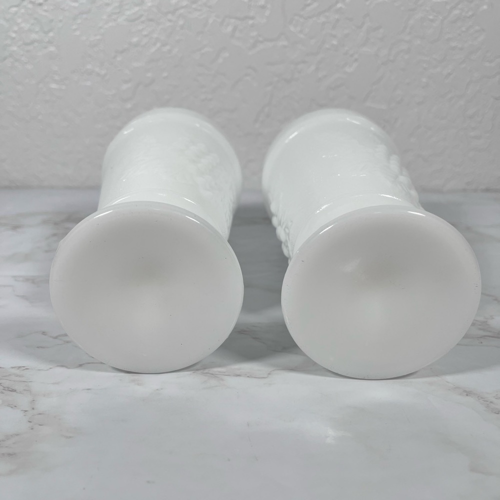 Set Of 2 Vintage Milk Glass Goblets - Picture 6 of 9